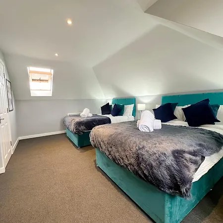 Luxury Boutique Apartments Block Free Street Parking Hounslow Exterior photo