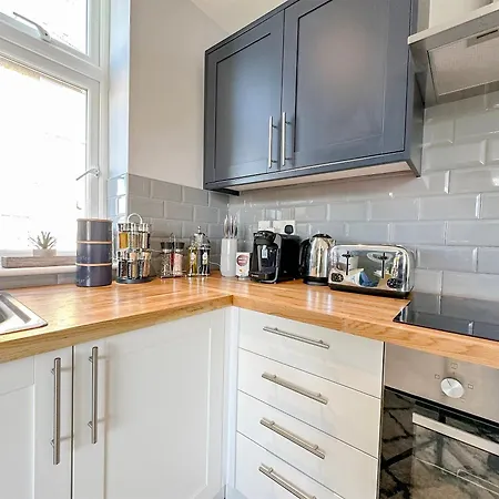 Luxury Boutique Apartments Block Free Street Parking Hounslow Exterior photo