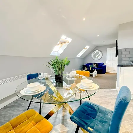 Luxury Boutique Apartments Block Free Street Parking Hounslow Exterior photo