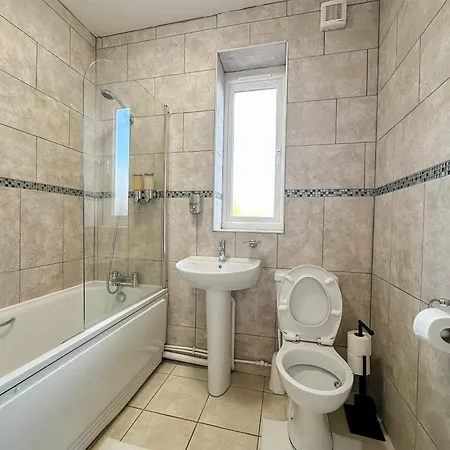 Luxury Boutique Apartments Block Free Street Parking Hounslow Exterior photo