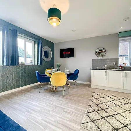 Luxury Boutique Apartments Block Free Street Parking Hounslow Exterior photo