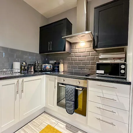 Luxury Boutique Apartments Block Free Street Parking Hounslow Exterior photo