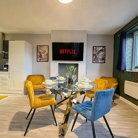 Luxury Boutique Apartments Block Free Street Parking Hounslow Exterior photo