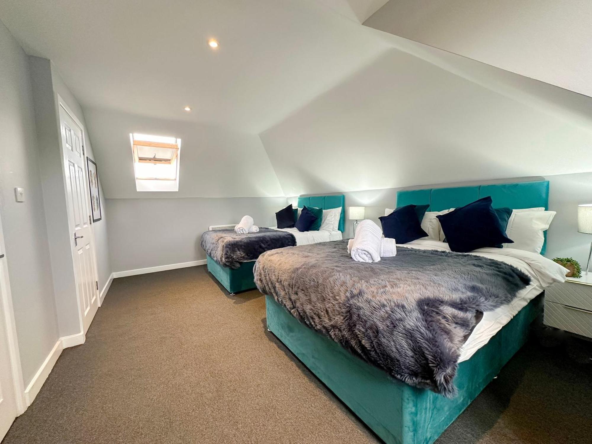 Luxury Boutique Block Free Street Parking *