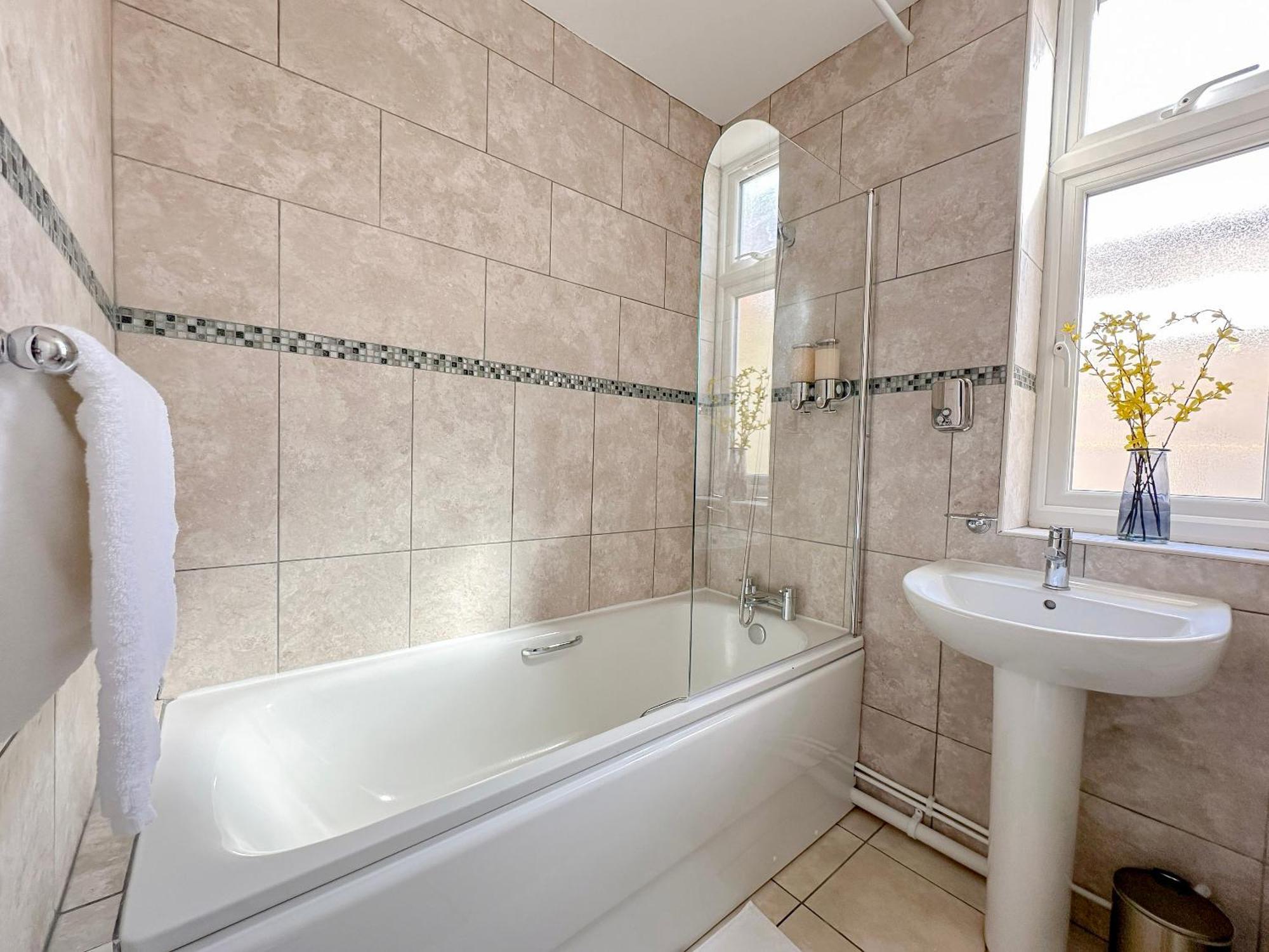 Luxury Boutique Block Free Street Parking Hounslow