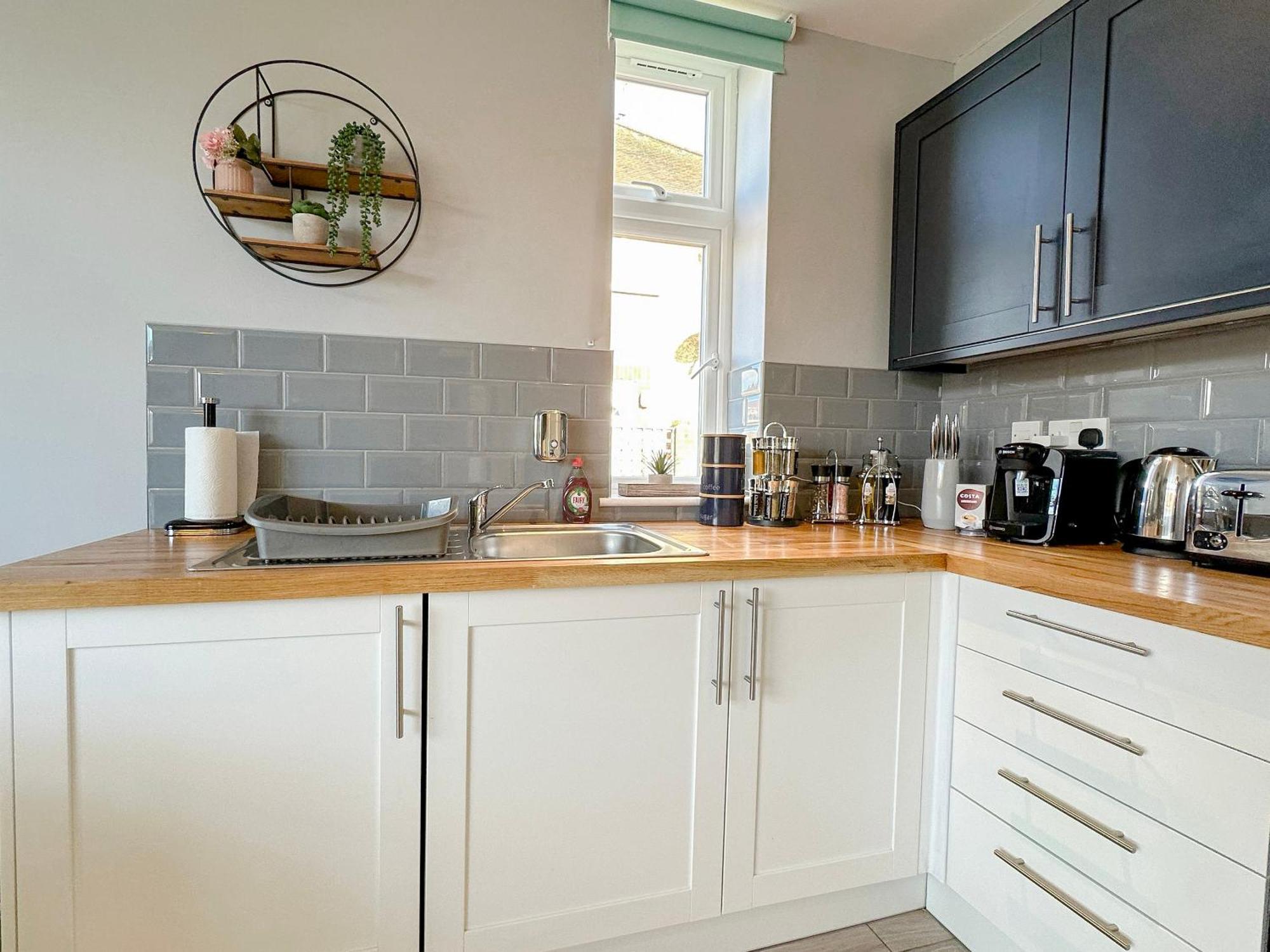 Luxury Boutique Block Free Street Parking Apartment