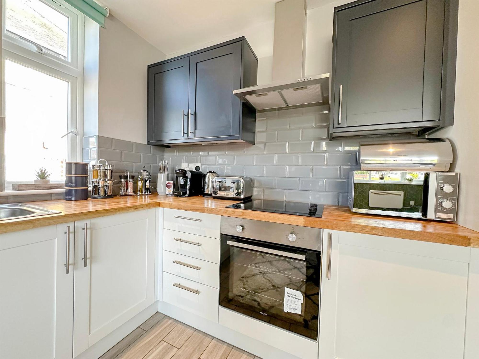 Luxury Boutique Block Free Street Parking Apartment Hounslow