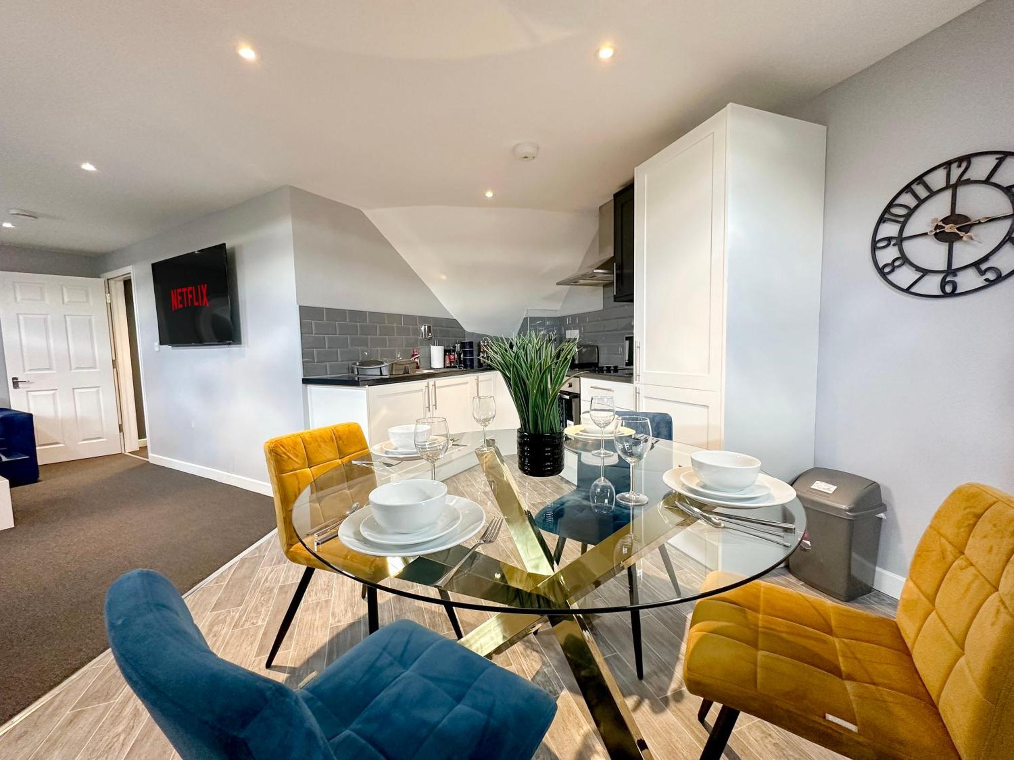 Luxury Boutique Block Free Street Parking *