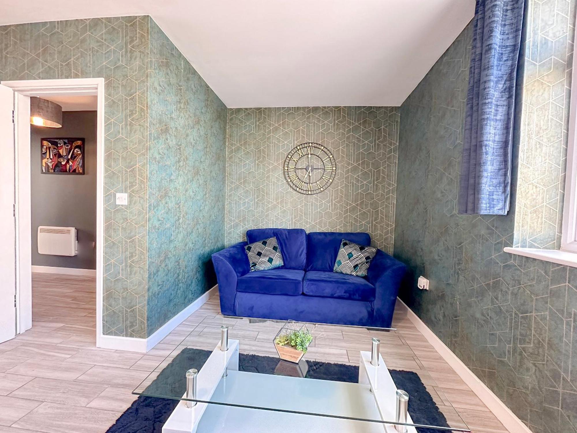 Luxury Boutique Block Free Street Parking Apartment Hounslow