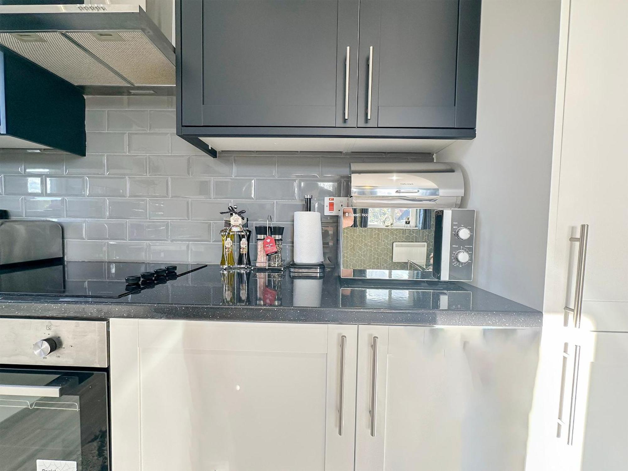 Luxury Boutique Block Free Street Parking Apartment *