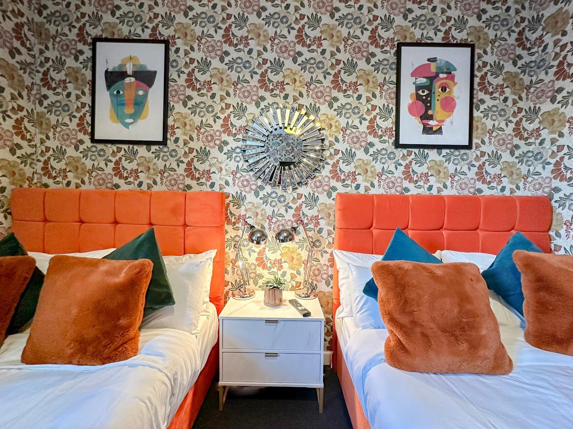 Luxury Boutique Block Free Street Parking Apartment