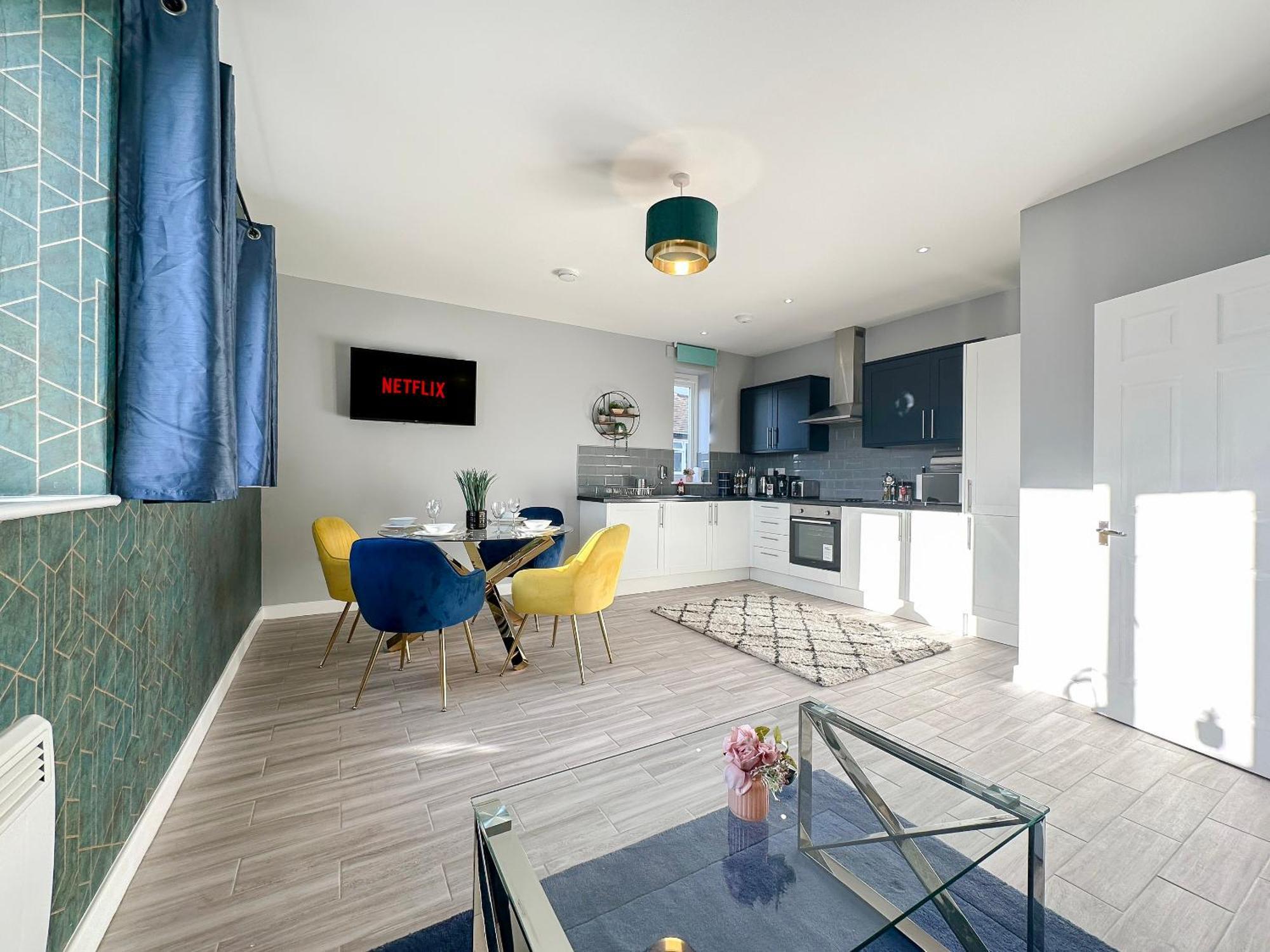 Luxury Boutique Block Free Street Parking *