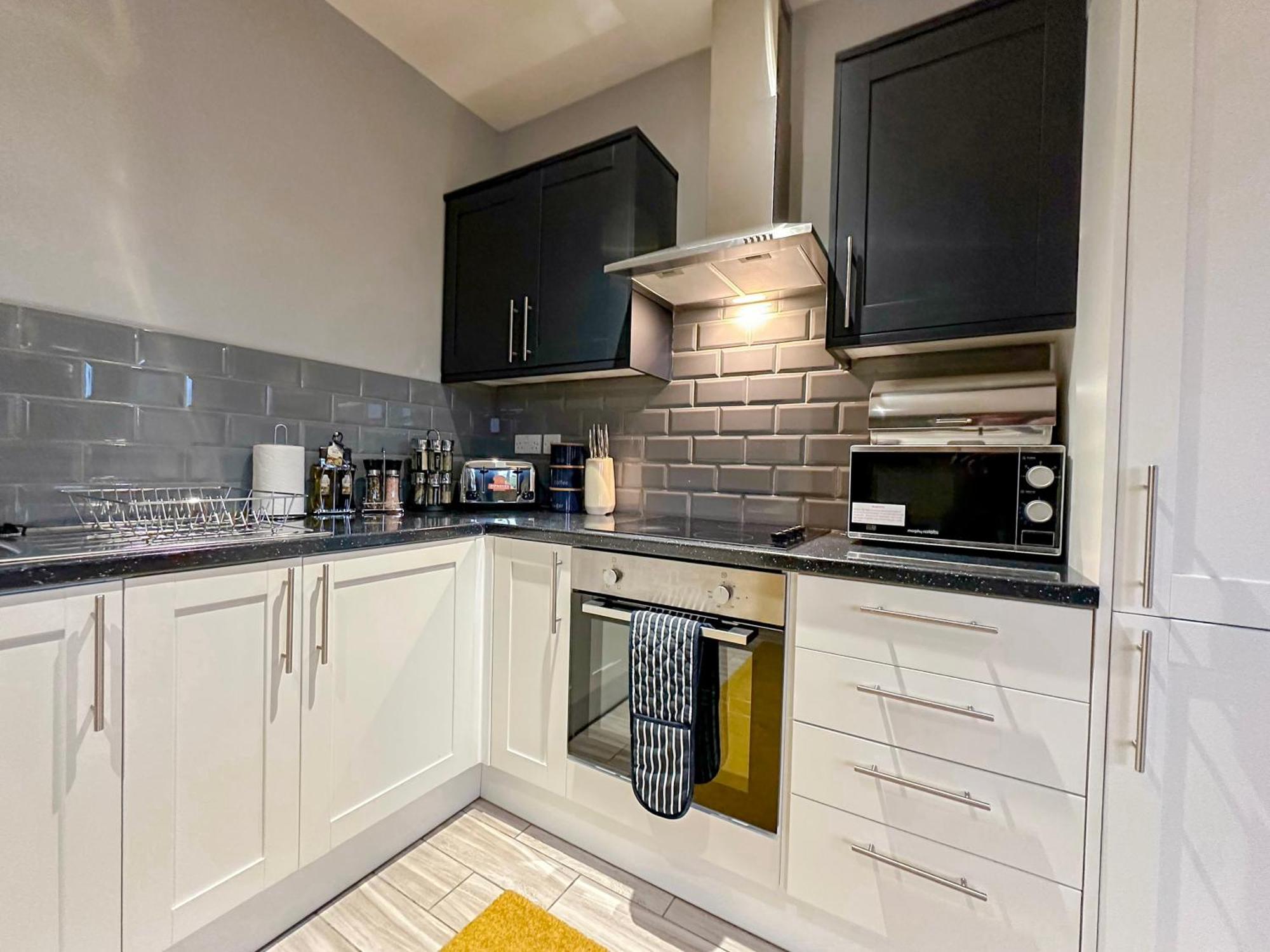 Luxury Boutique Block Free Street Parking Apartment Hounslow