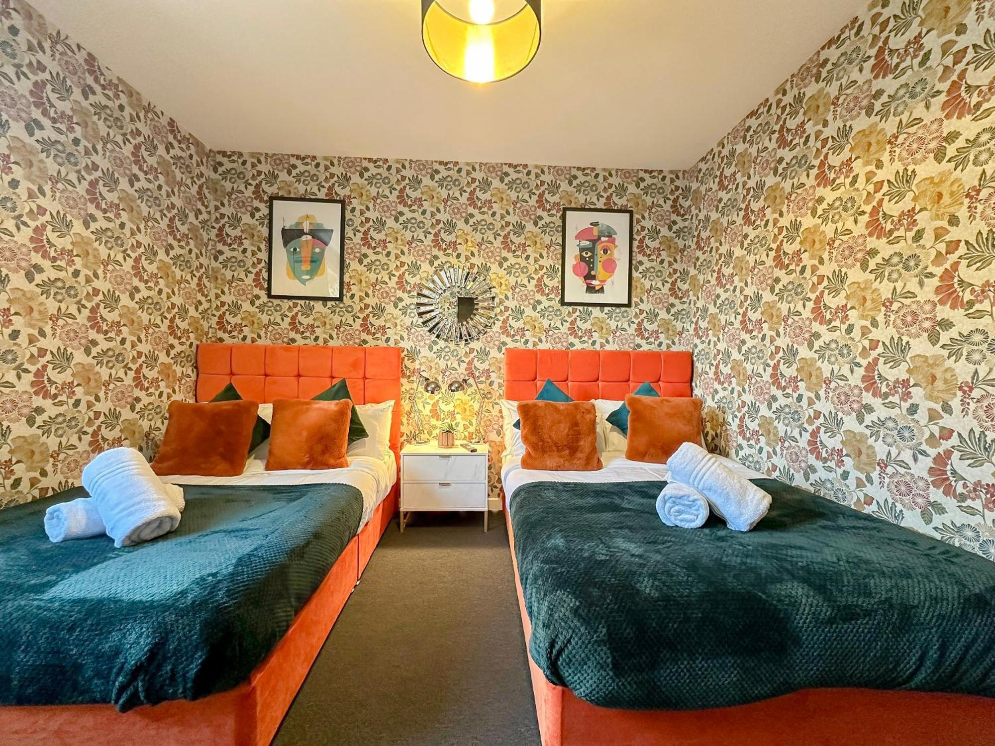 Luxury Boutique Block Free Street Parking Apartment