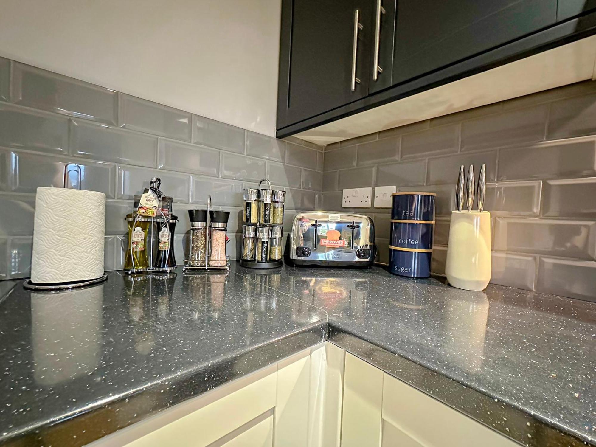 Luxury Boutique Block Free Street Parking Apartment